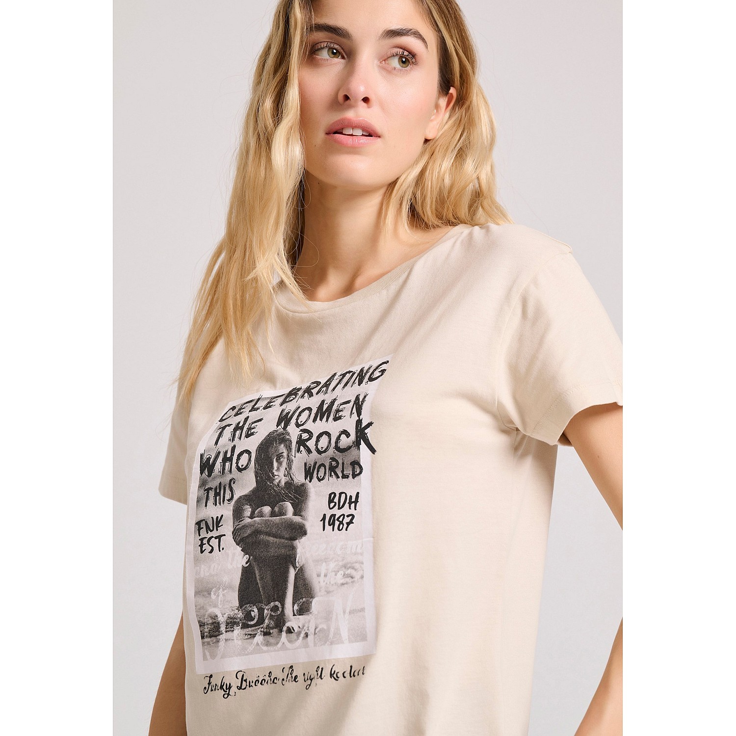 FUNKY BUDDHA Γυναικείο T-Shirt FBL009-124-04