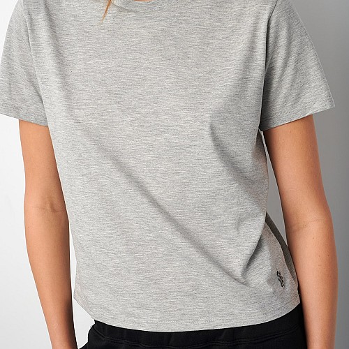 Sugarfree BASIC ΜΠΛΟΥΖΑ ΣΕ ΦΑΡΔΙΑ ΓΡΑΜΜΗ ΑΠΟ ΟΡΓΑΝΙΚΟ ΒΑΜΒΑΚΙ
