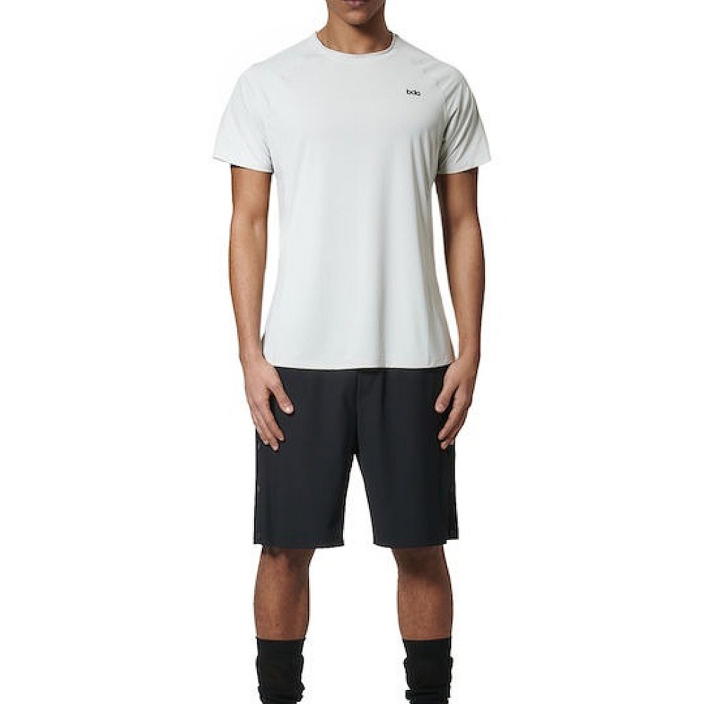 MEN'S LIGHTWEIGHT SHORT-SLEEVE YOGA T-SHIRT