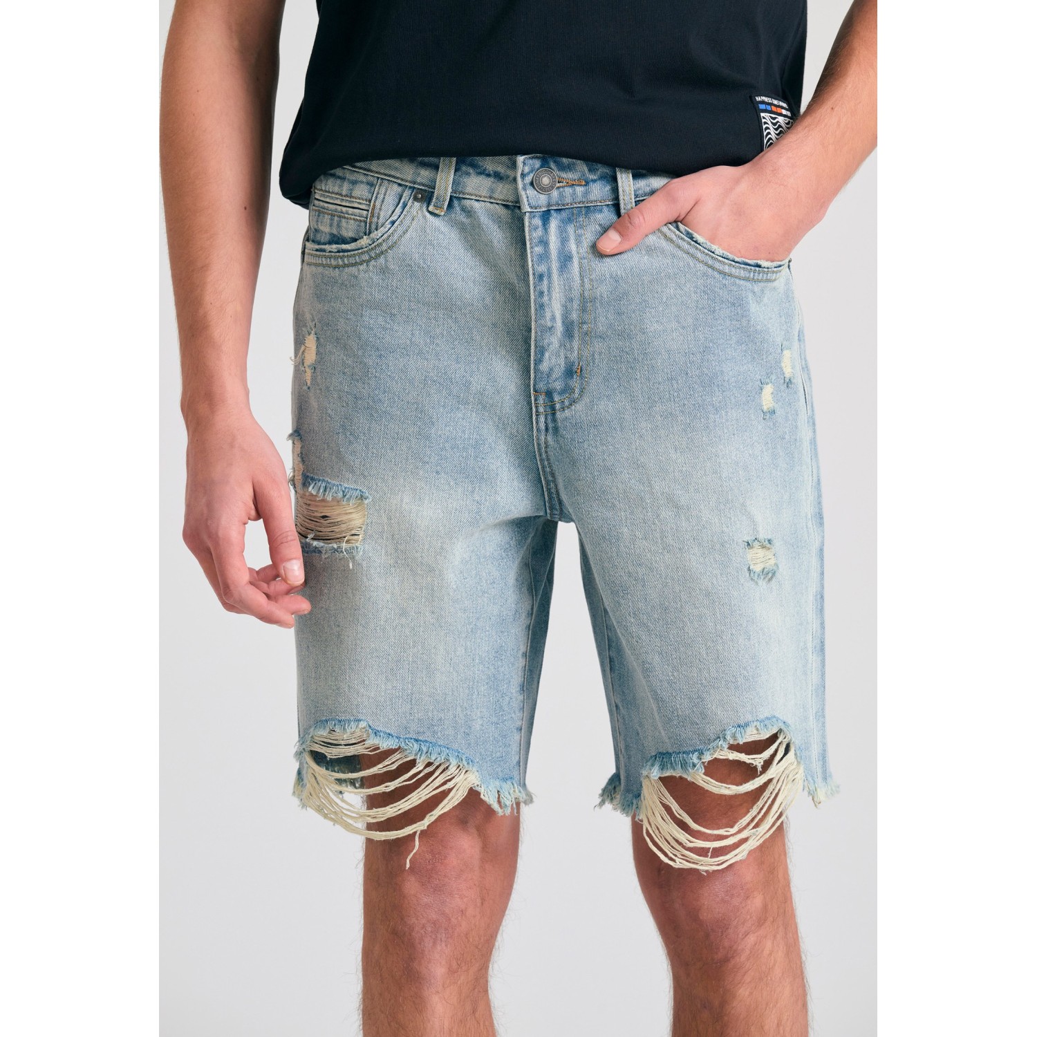 Comfort fit τζιν βερμούδα με destroyed effects