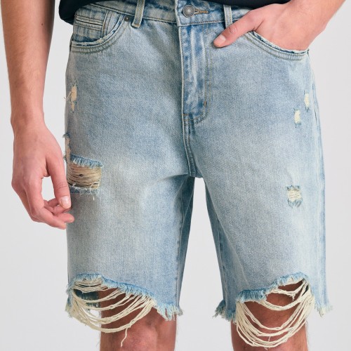 Comfort fit τζιν βερμούδα με destroyed effects