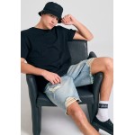 Comfort fit τζιν βερμούδα με destroyed effects