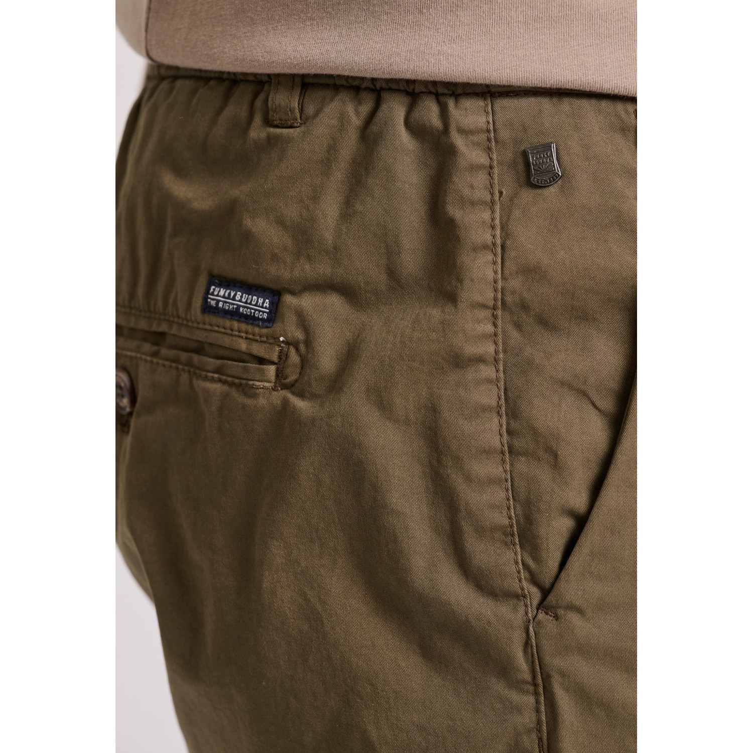 Garment dyed chino βερμούδα με ρεβέρ