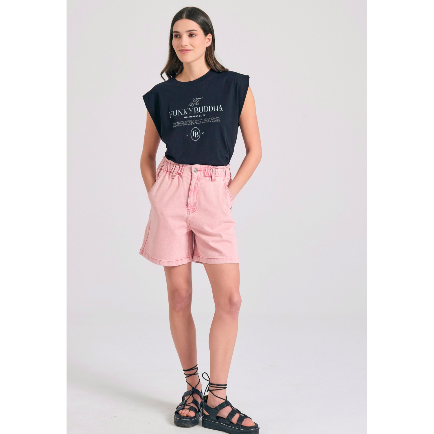 Garment dyed τζιν σορτς με βολάν στη μέση