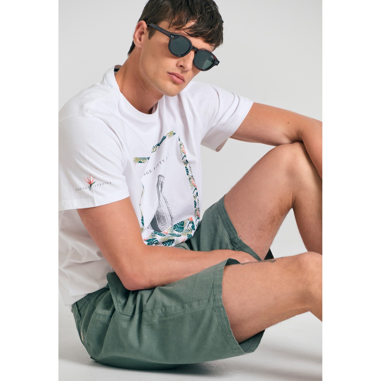 Linen blend garment dyed chino βερμούδα. Linen blend garment dyed chino βερμούδα.