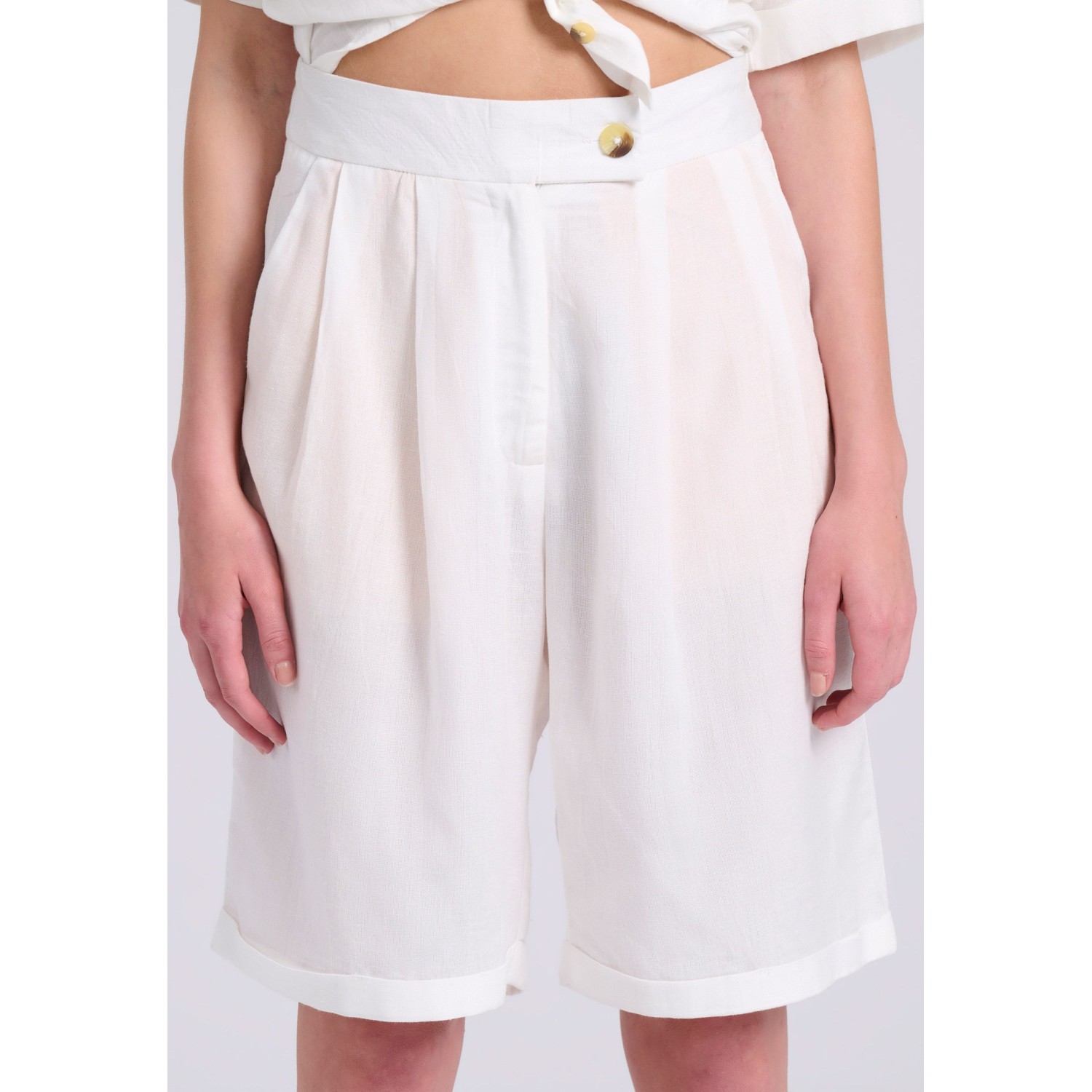 Linen blend ψηλόμεσο σορτς με διπλή πιέτα
