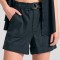Loose fit lyocell blend σορτς με ζώνη και βολάν