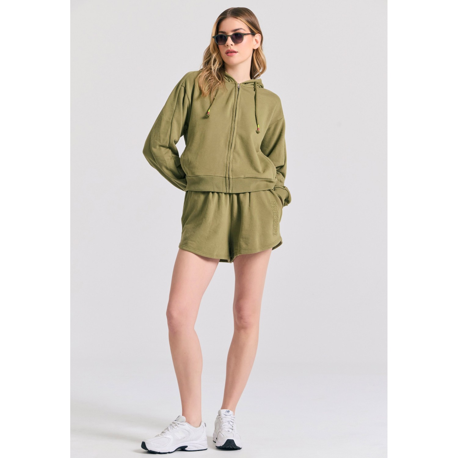 Loose fit αθλητικό σορτς με branded κέντημα Loose fit αθλητικό σορτς με branded κέντημα