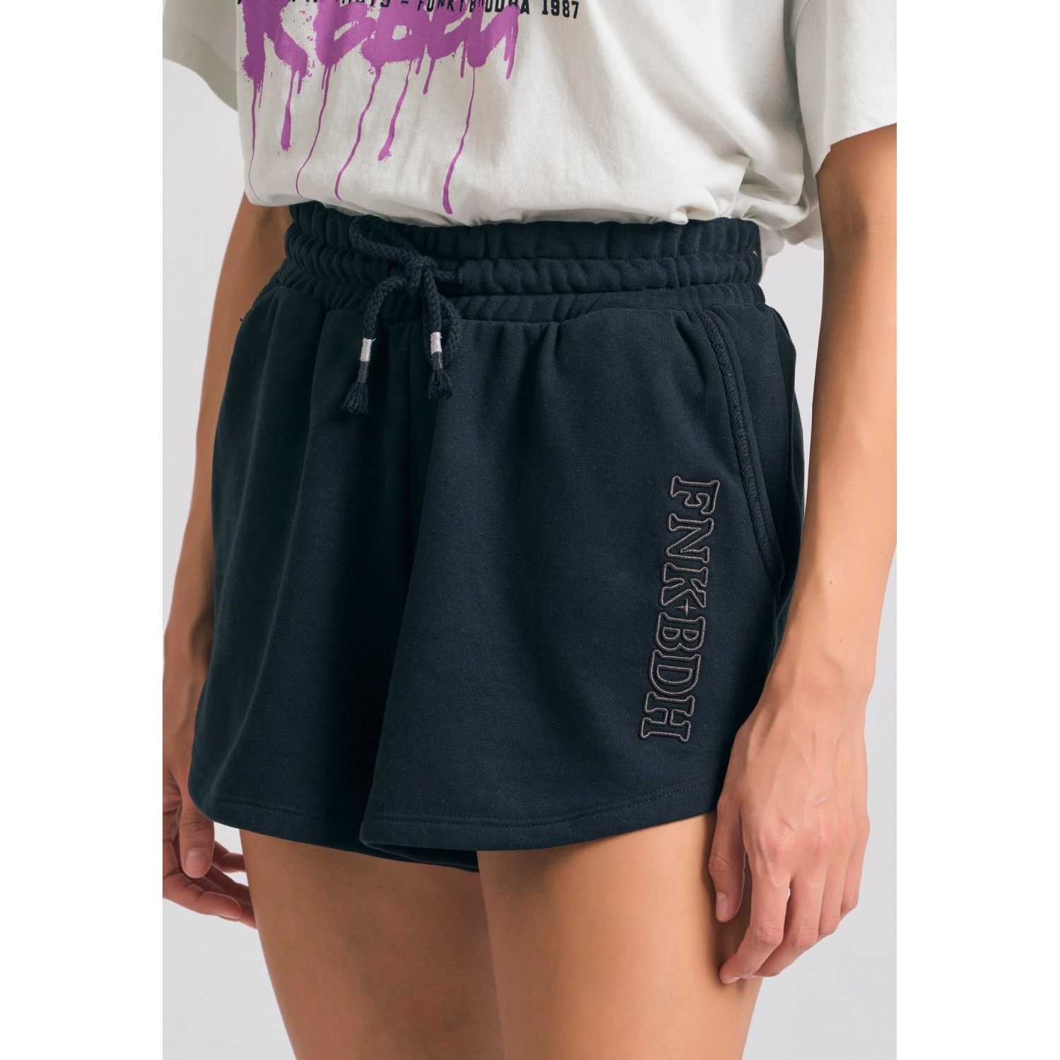 Loose fit αθλητικό σορτς με branded κέντημα