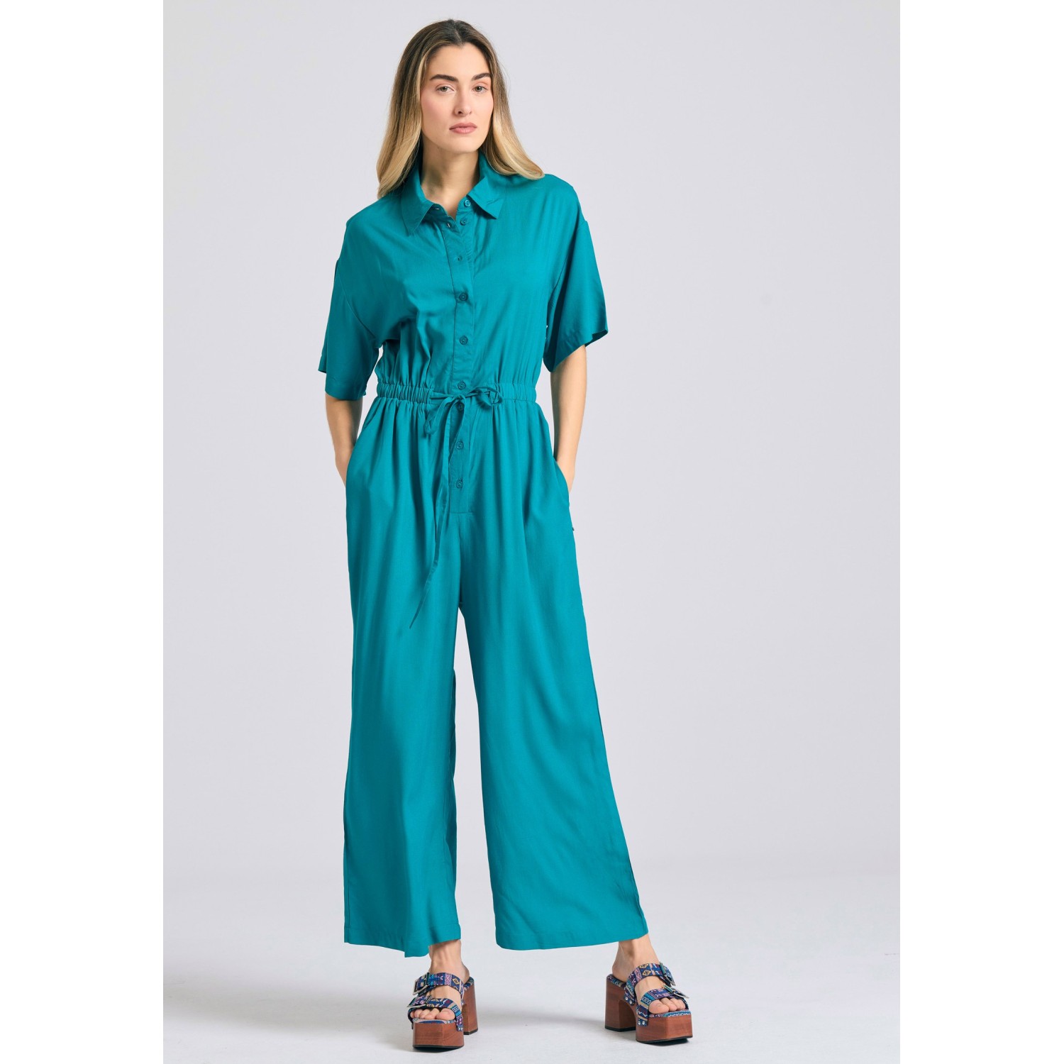 Loose fit ολόσωμη φόρμα με δέσιμο με κόμπο