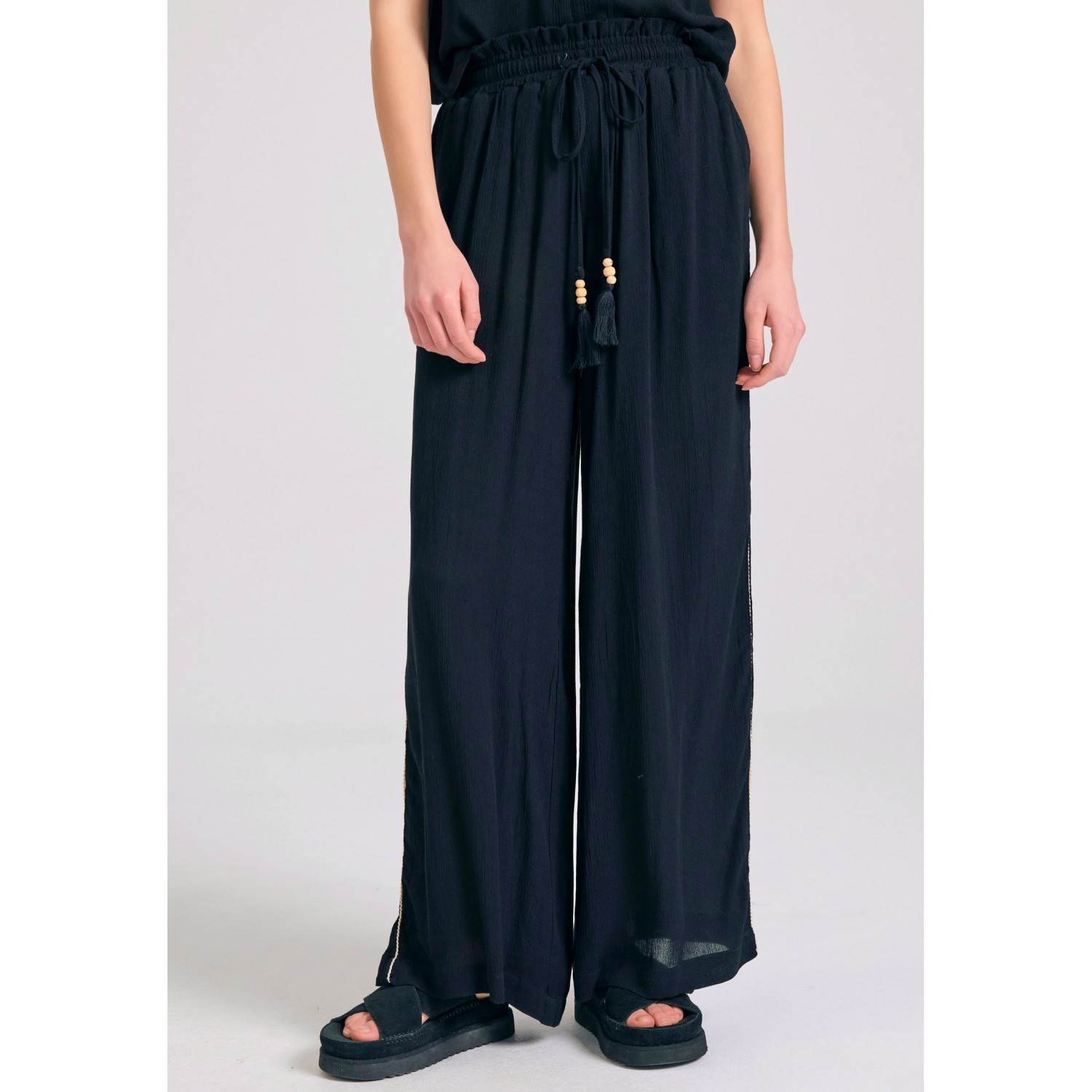 Loose fit παντελόνα από τεχνητό μετάξι