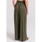 Loose fit παντελόνα με ελαστική μέση και ζώνη