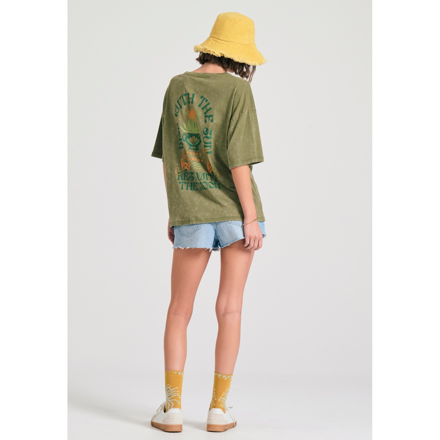 Oversized garment dyed t-shirt με τύπωμα στην πλάτ