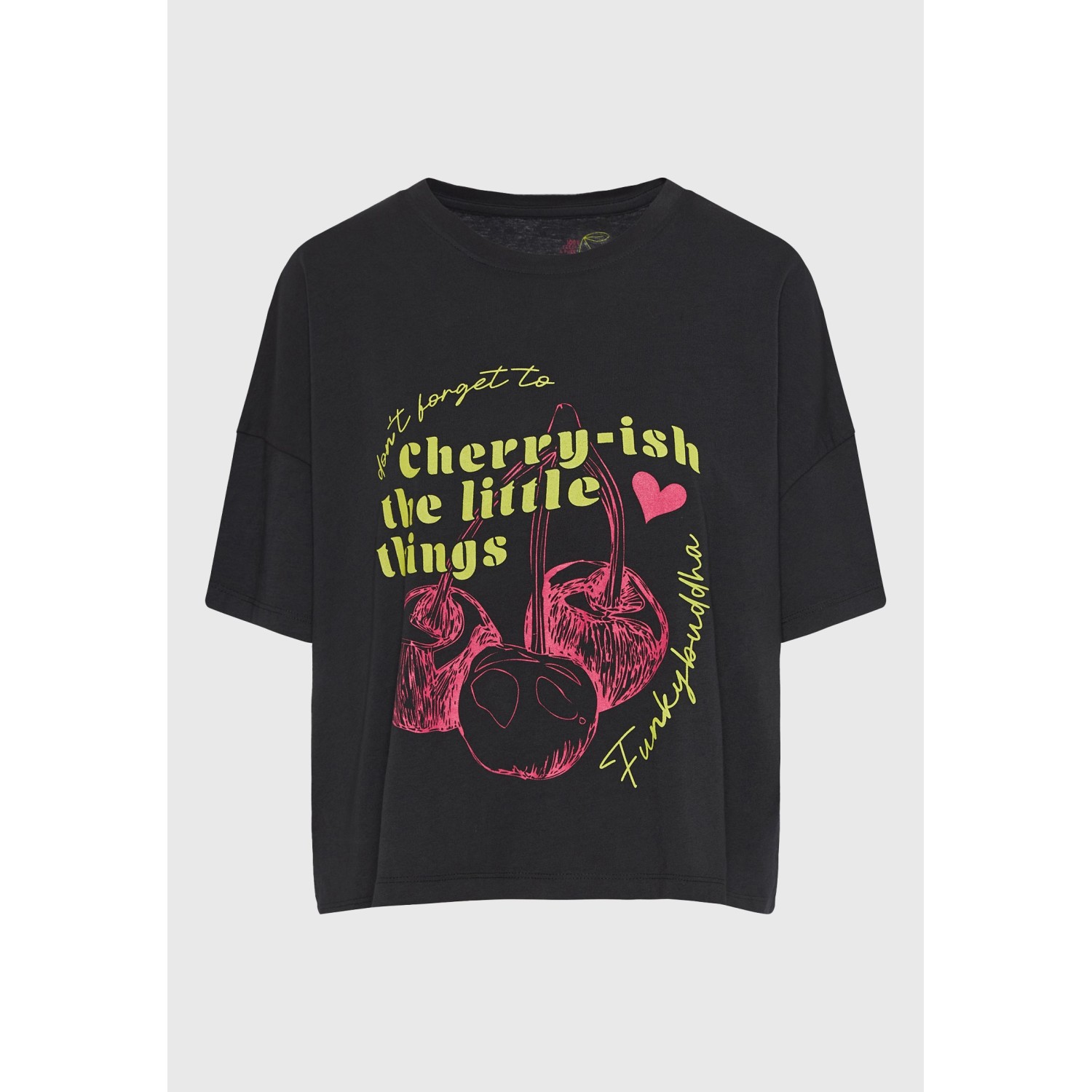 Oversized grament dyed t-shirt με photographic τύπ Oversized grament dyed t-shirt με photographic τύπ