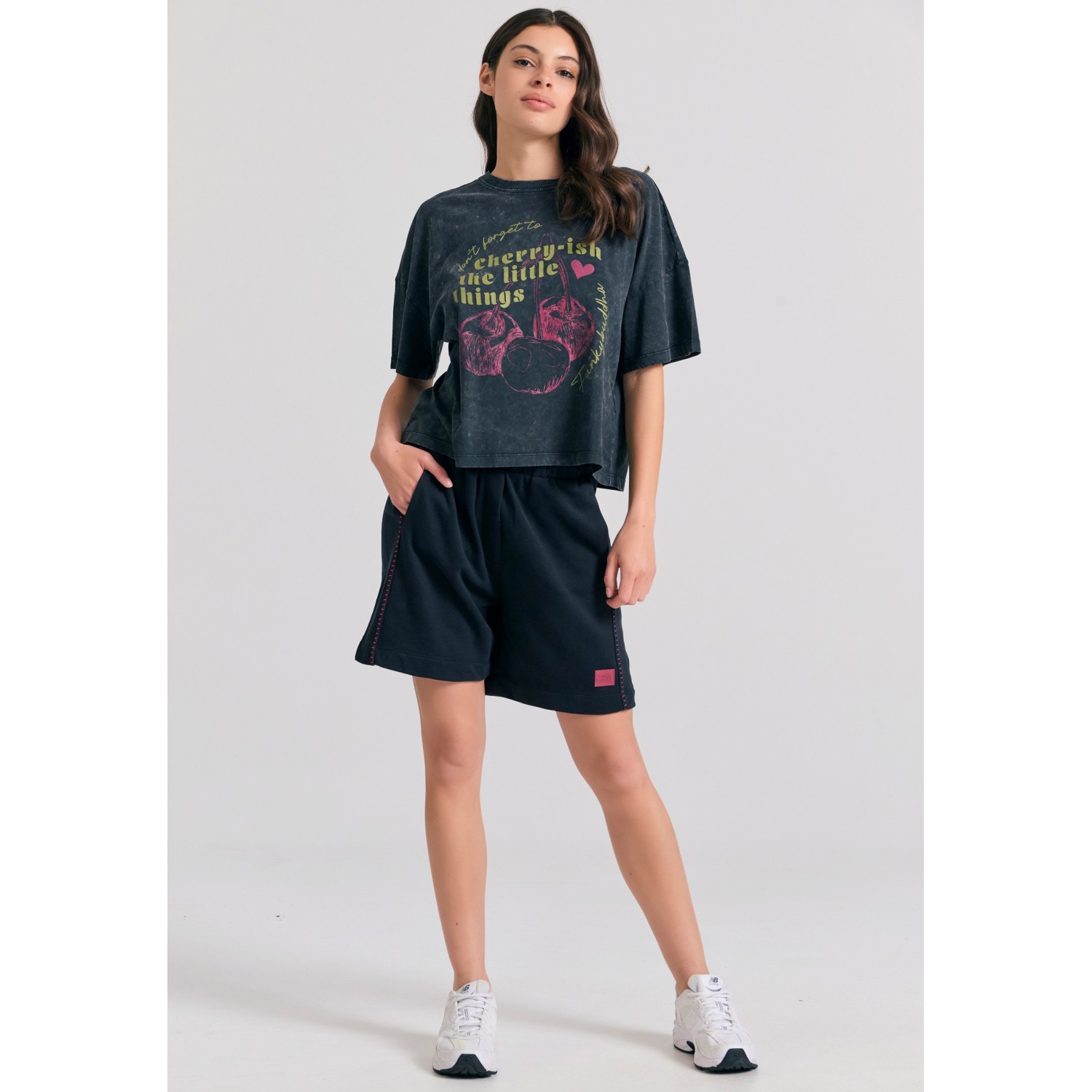 Oversized grament dyed t-shirt με photographic τύπ Oversized grament dyed t-shirt με photographic τύπ