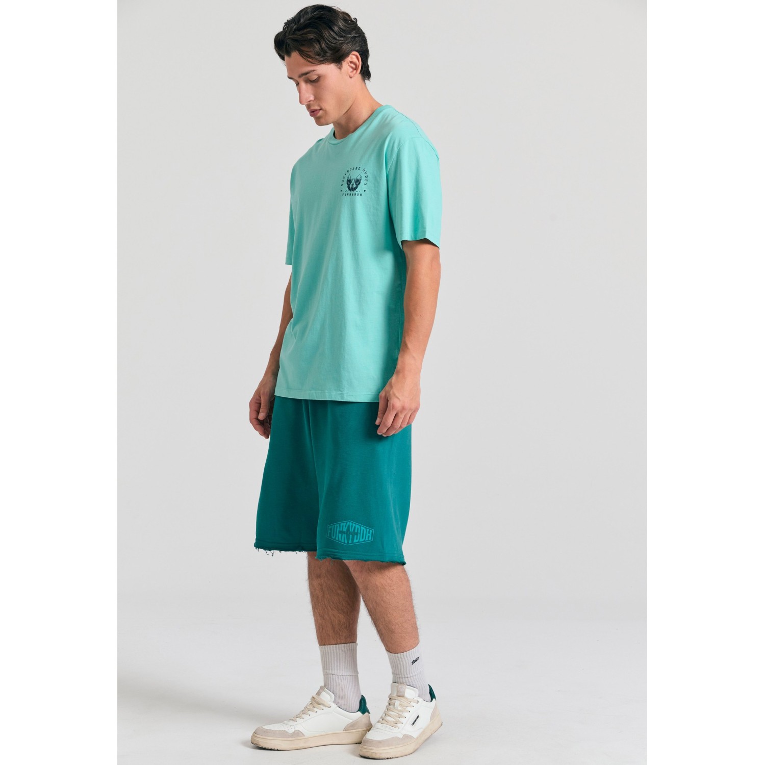 Oversized αθλητική βερμούδα με Funky Buddha τύπωμα