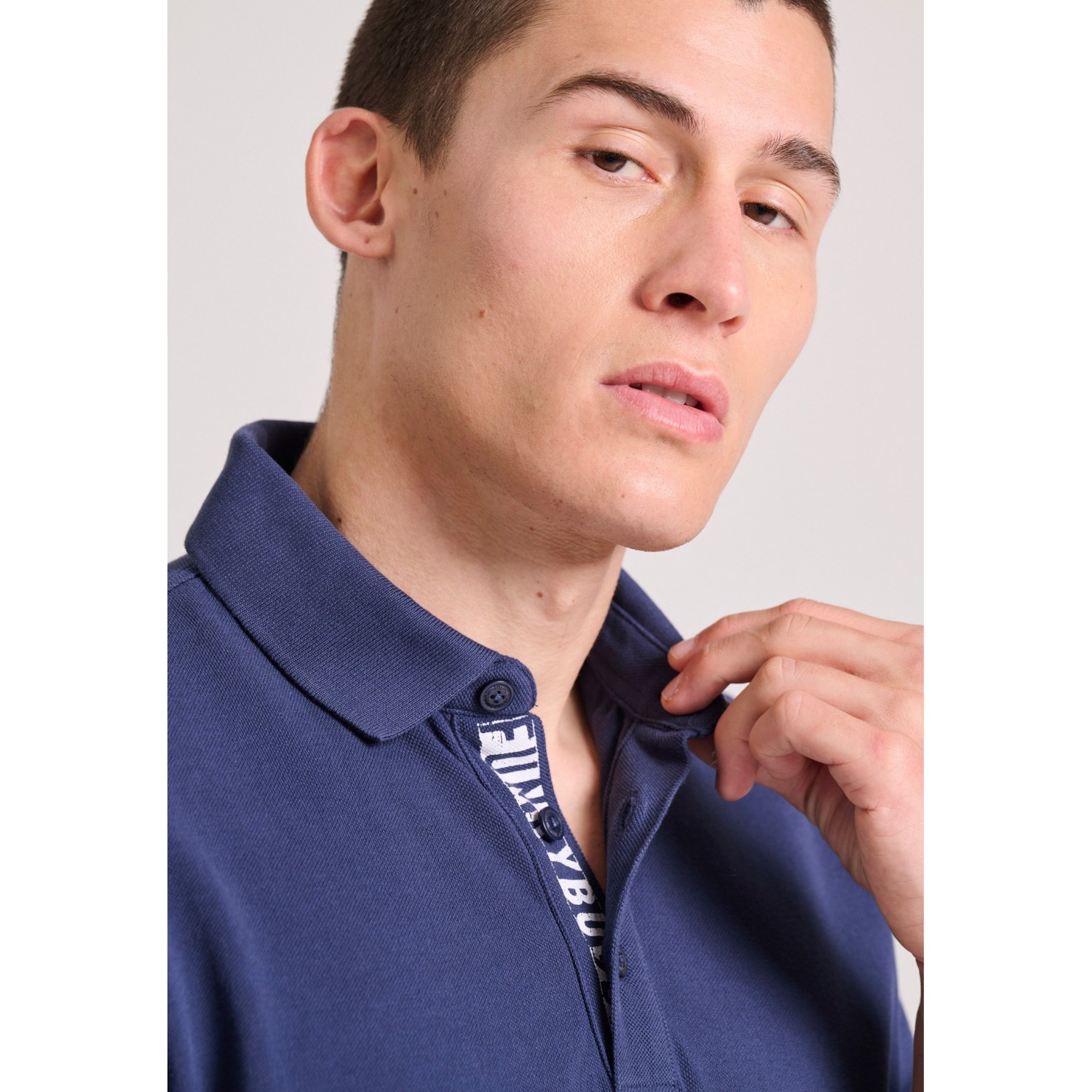 Polo μπλούζα με branded τύπωμα στην εσωτερική πατι