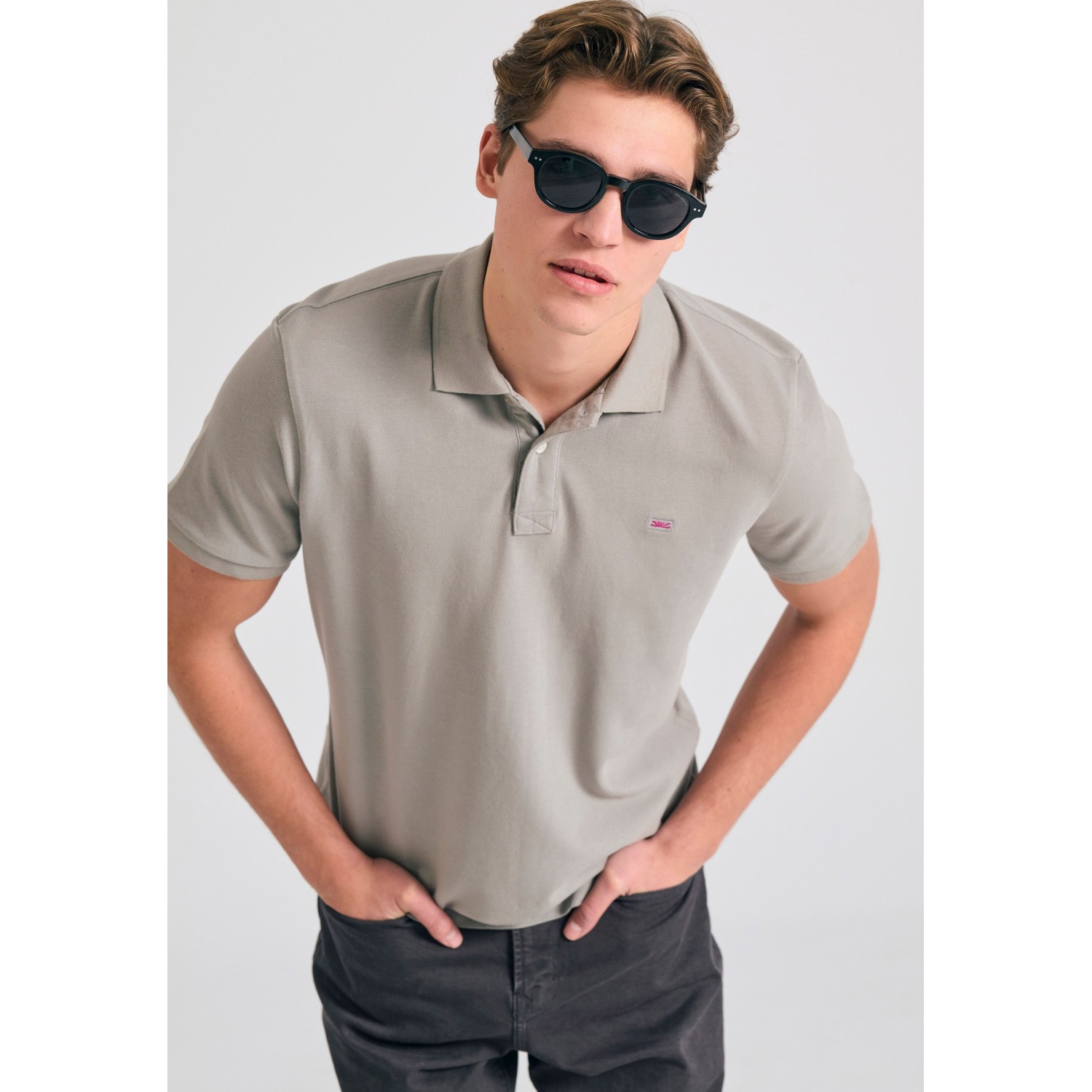 Polo μπλούζα με κεντημένο logo - The essentials