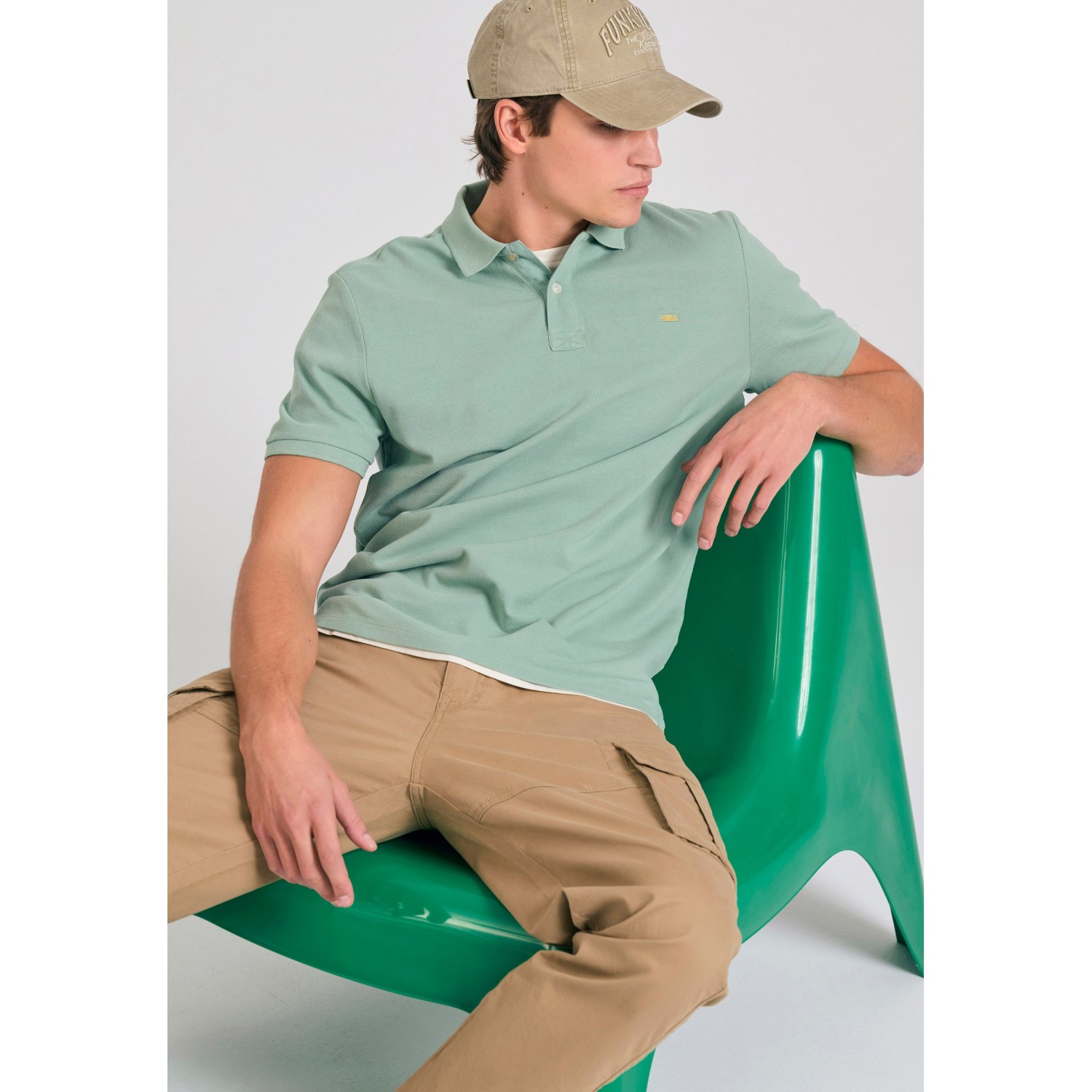 Polo μπλούζα με κεντημένο logo - The essentials