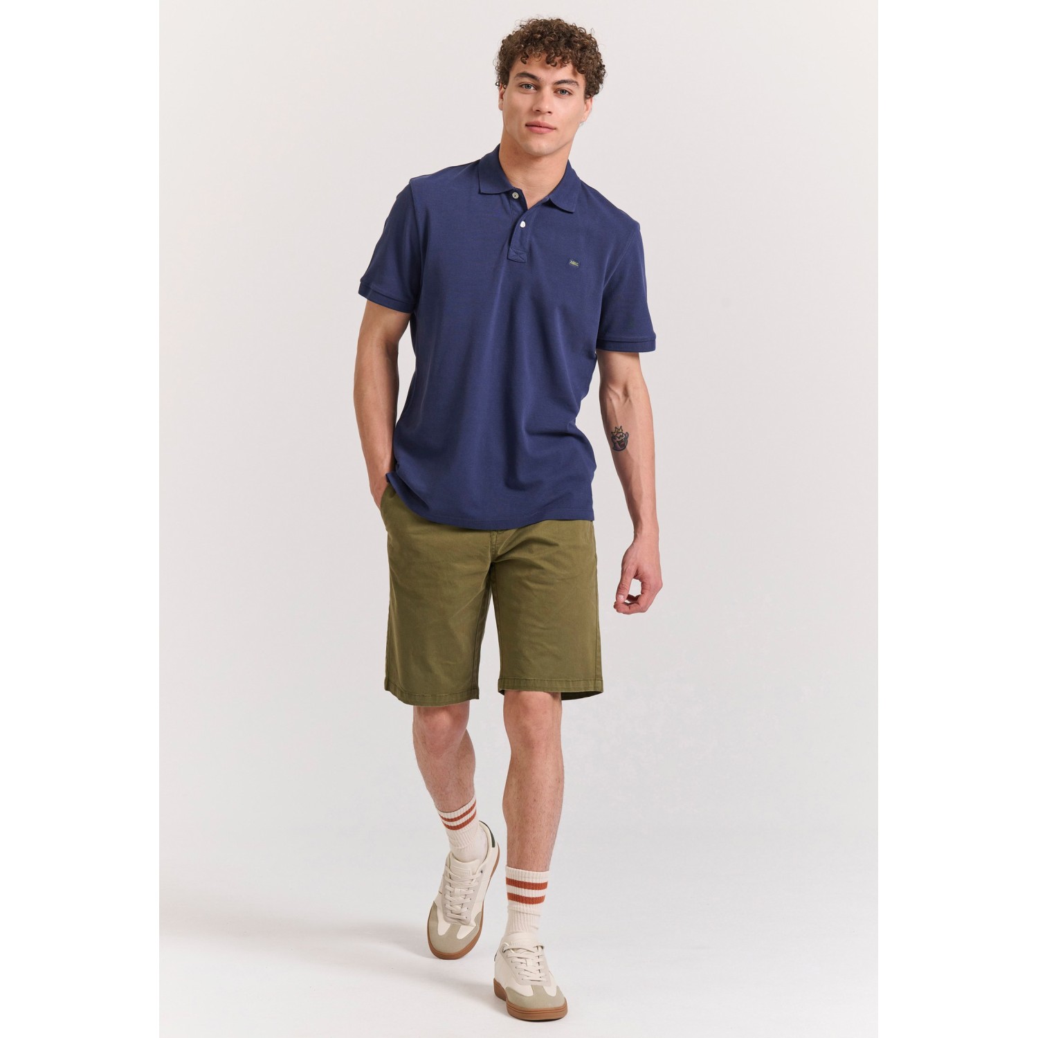 Polo μπλούζα με κεντημένο logo - The essentials