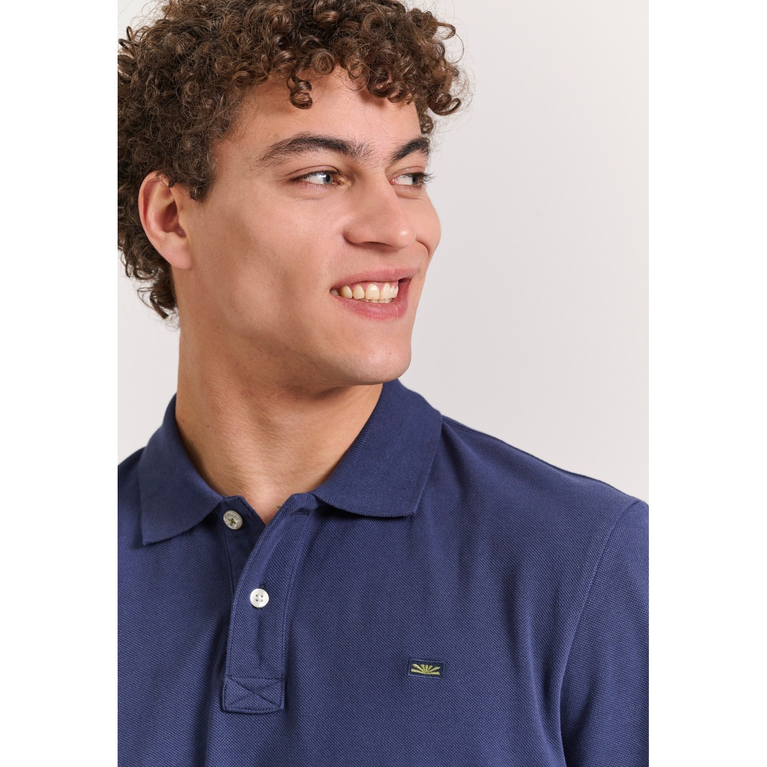 Polo μπλούζα με κεντημένο logo - The essentials