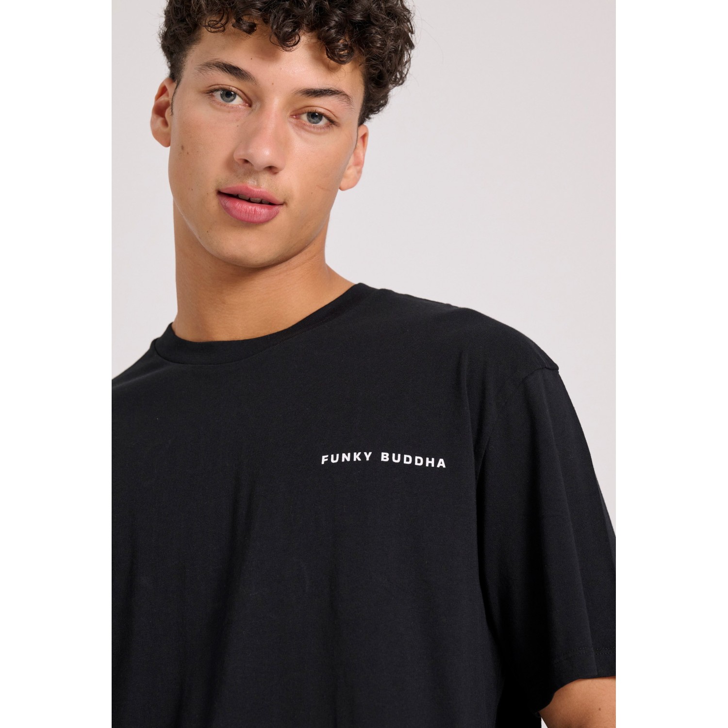 Relaxed fit t-shirt με embossed τύπωμα στην πλάτη