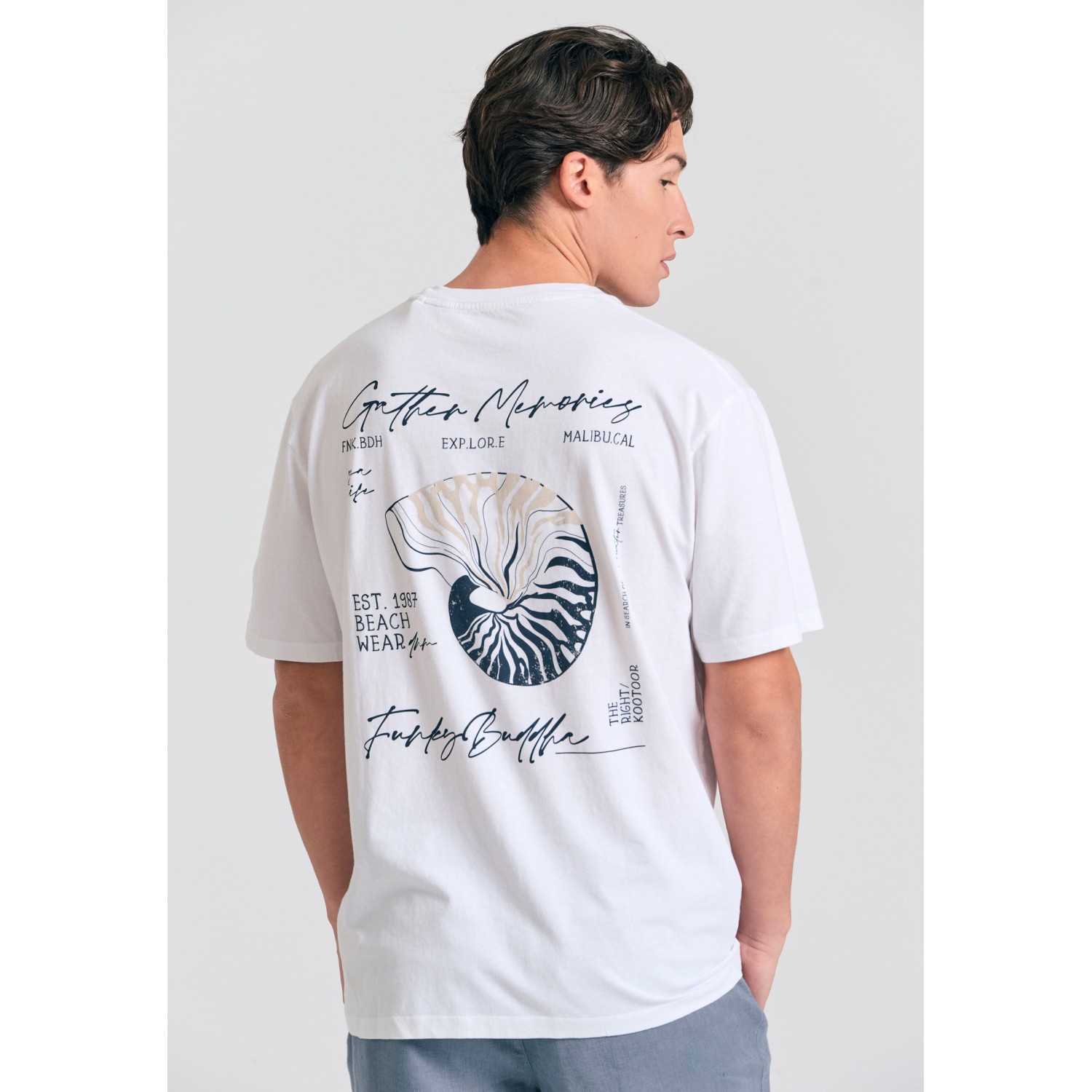 Relaxed fit t-shirt με graphic τύπωμα στην πλάτη Relaxed fit t-shirt με graphic τύπωμα στην πλάτη