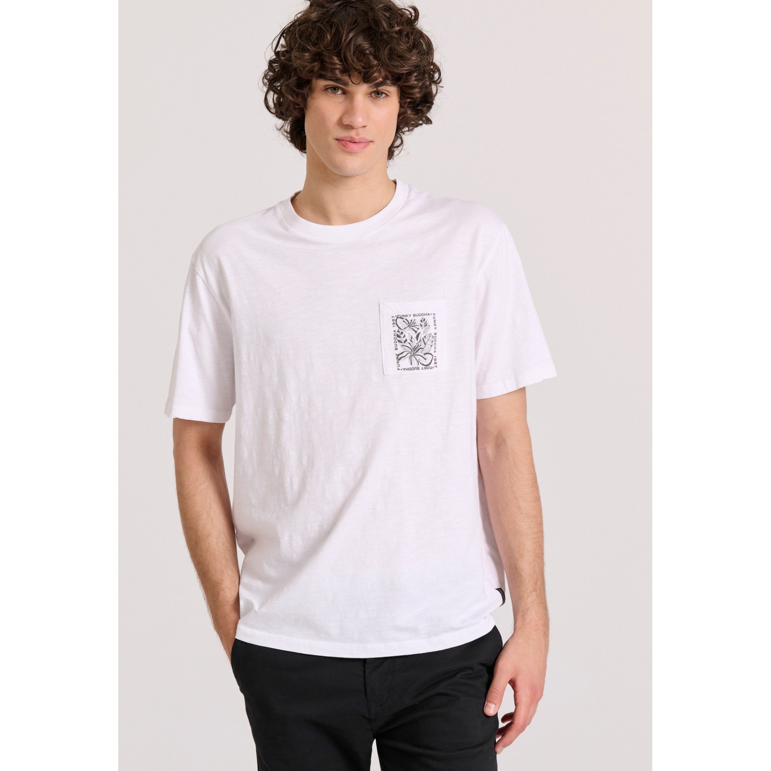 Relaxed fit t-shirt με tropical τύπωμα στην πλάτη Relaxed fit t-shirt με tropical τύπωμα στην πλάτη