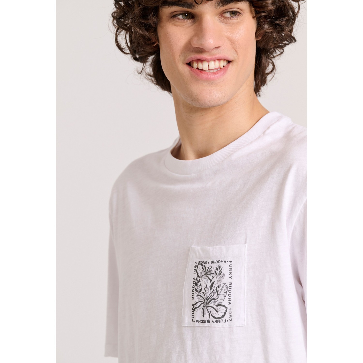 Relaxed fit t-shirt με tropical τύπωμα στην πλάτη Relaxed fit t-shirt με tropical τύπωμα στην πλάτη