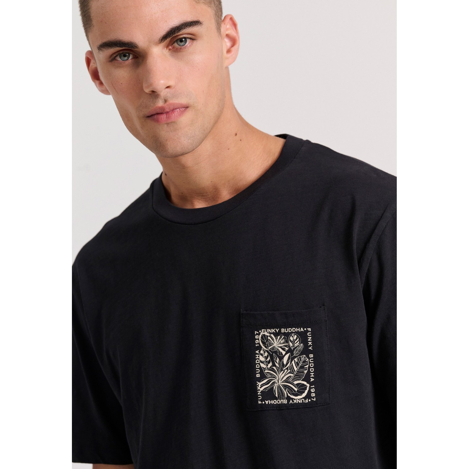 Relaxed fit t-shirt με tropical τύπωμα στην πλάτη