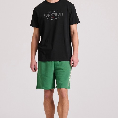 Relaxed fit αθλητική βερμούδα με branded κέντημα Relaxed fit αθλητική βερμούδα με branded κέντημα
