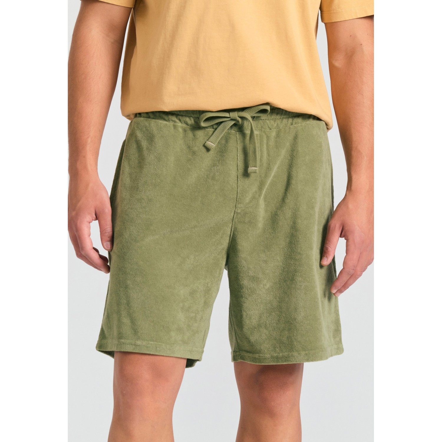 Slim tapered fit αθλητική βερμούδα σε πετσετέ ύφασ
