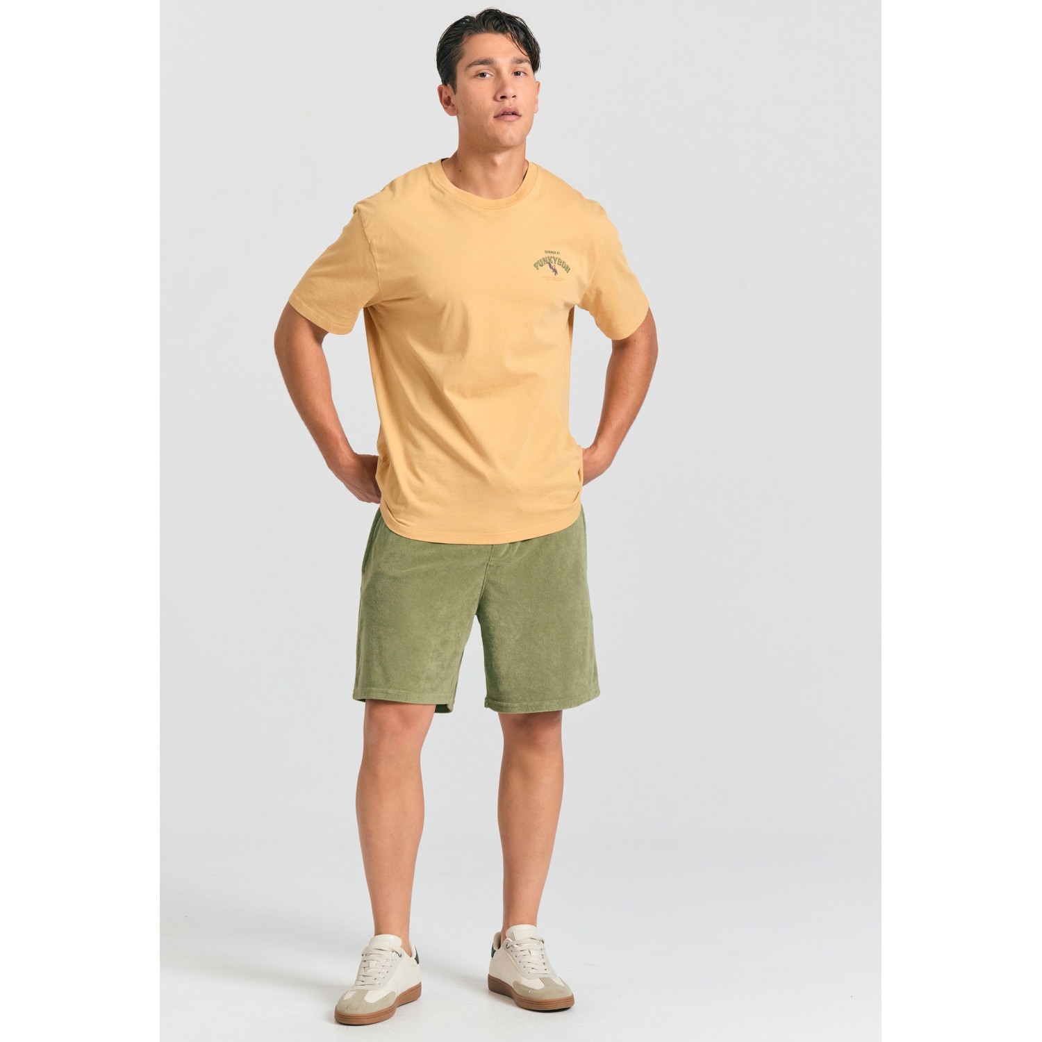 Slim tapered fit αθλητική βερμούδα σε πετσετέ ύφασ