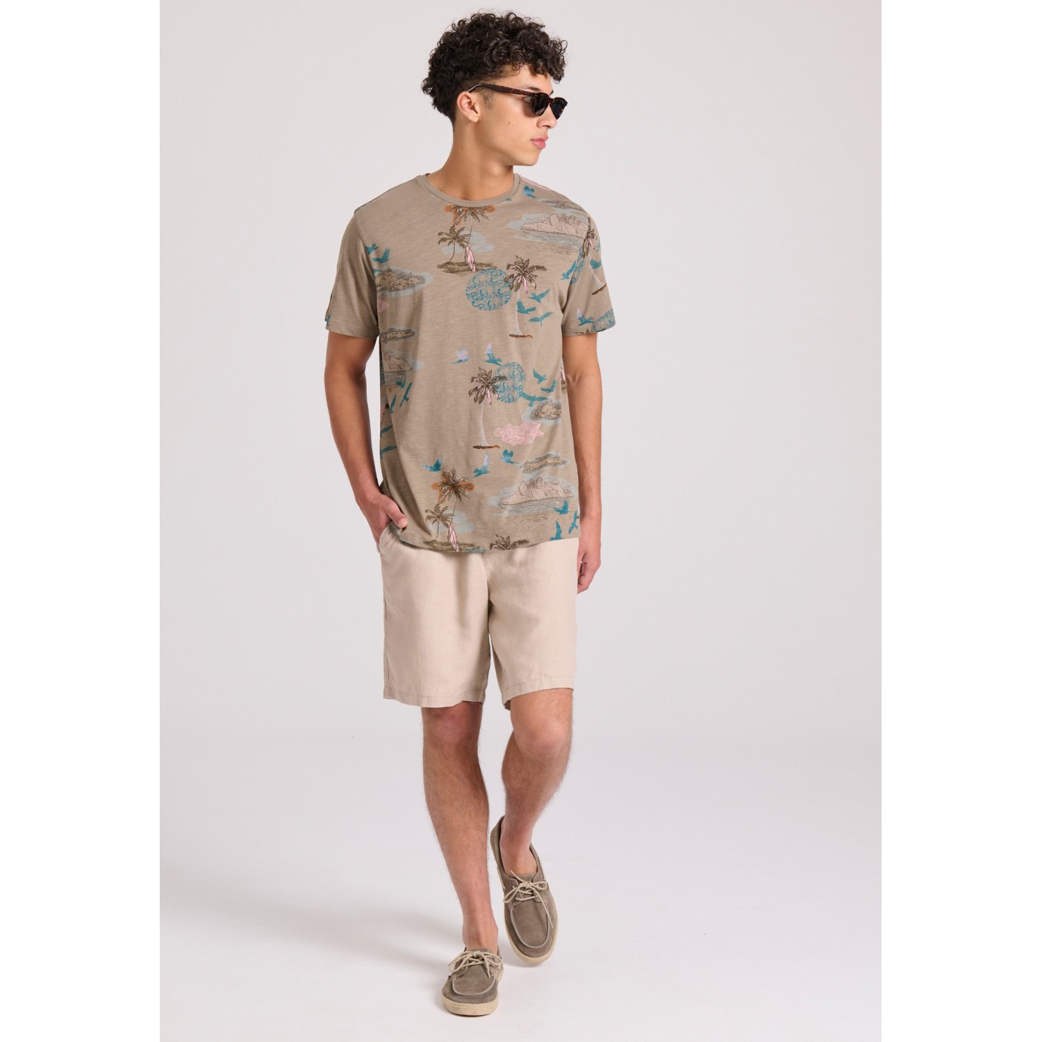 T-shirt με all over nature τύπωμα T-shirt με all over nature τύπωμα