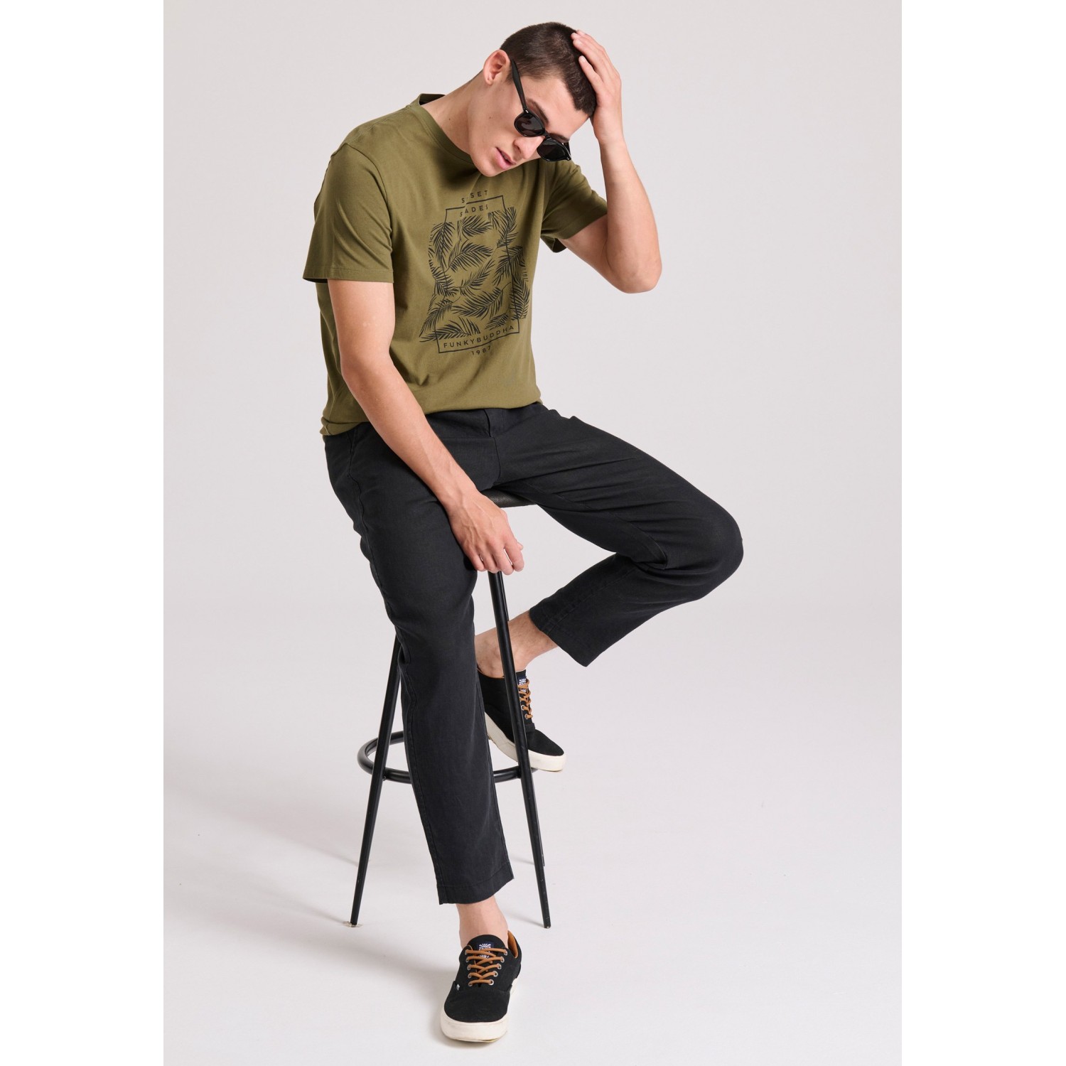 T-shirt με botanic frame τύπωμα