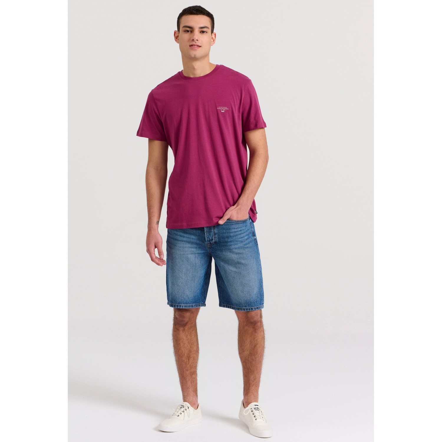 T-shirt με branded τύπωμα - The essentials