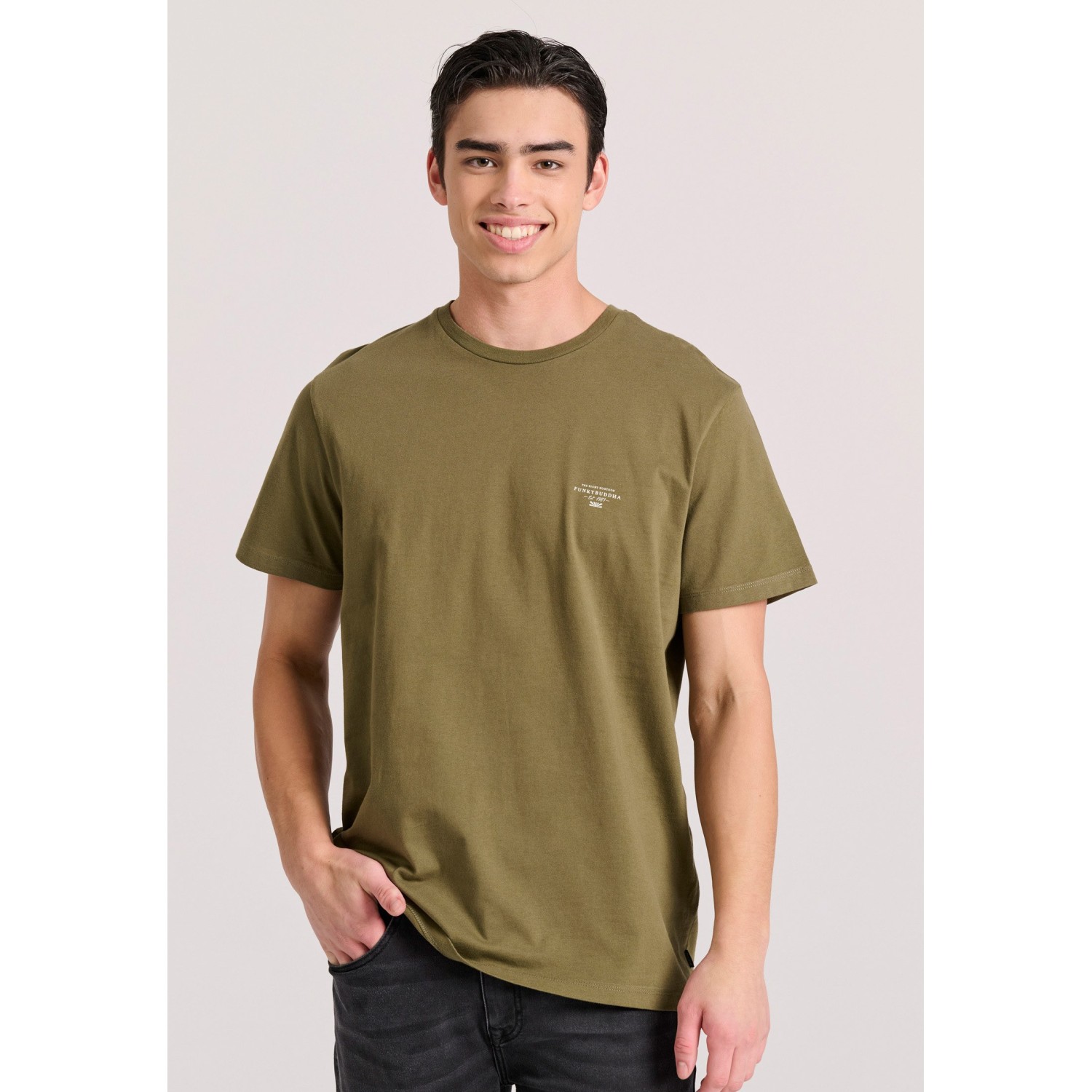 T-shirt με branded τύπωμα - The essentials T-shirt με branded τύπωμα - The essentials