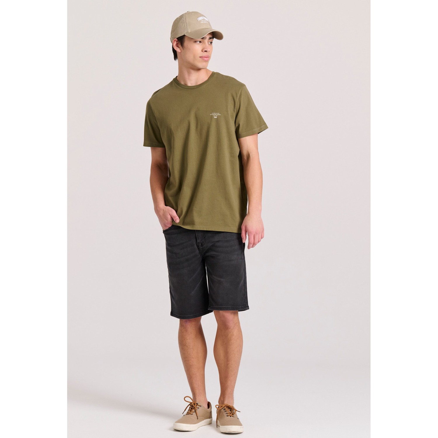 T-shirt με branded τύπωμα - The essentials T-shirt με branded τύπωμα - The essentials
