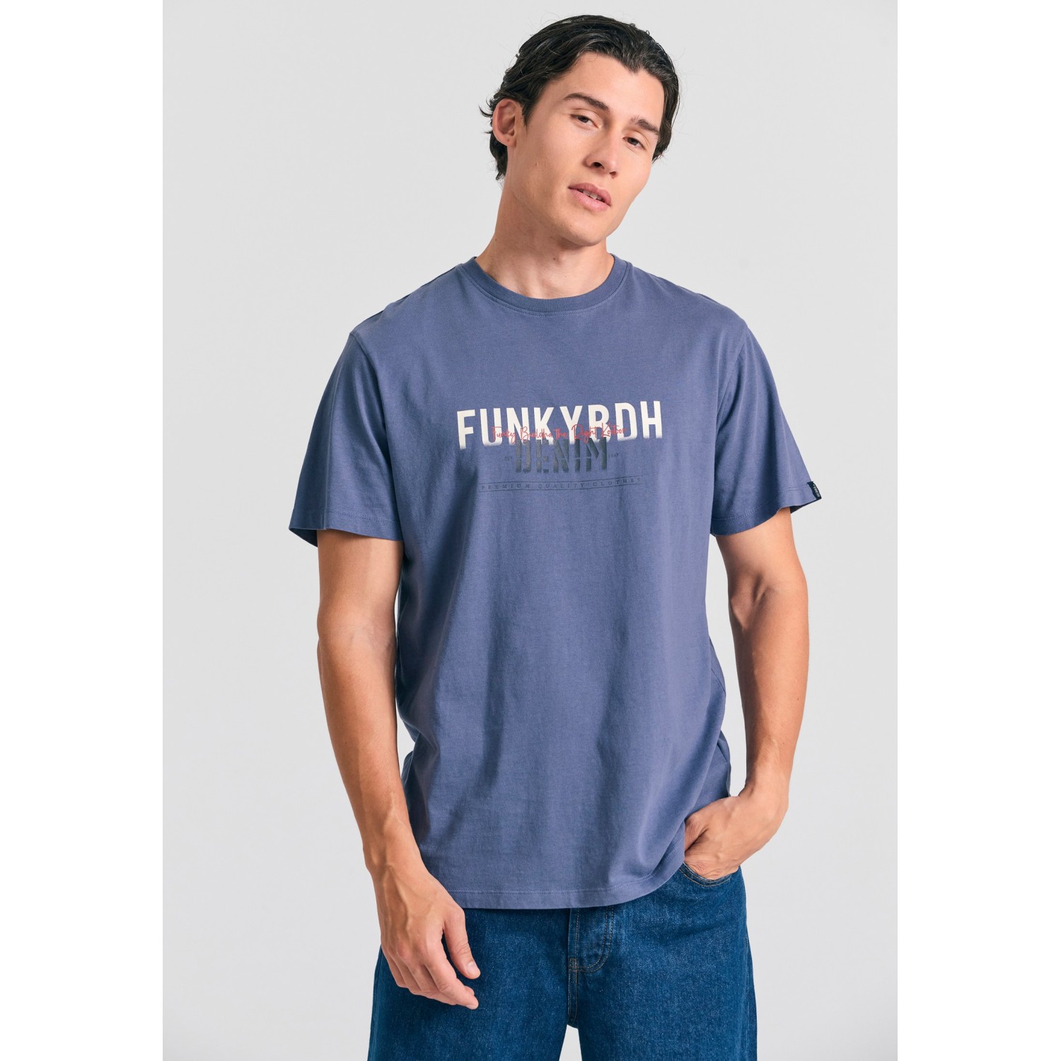 T-shirt με faded τύπωμα στο στήθος
