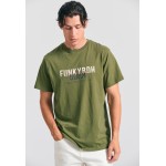 T-shirt με faded τύπωμα στο στήθος