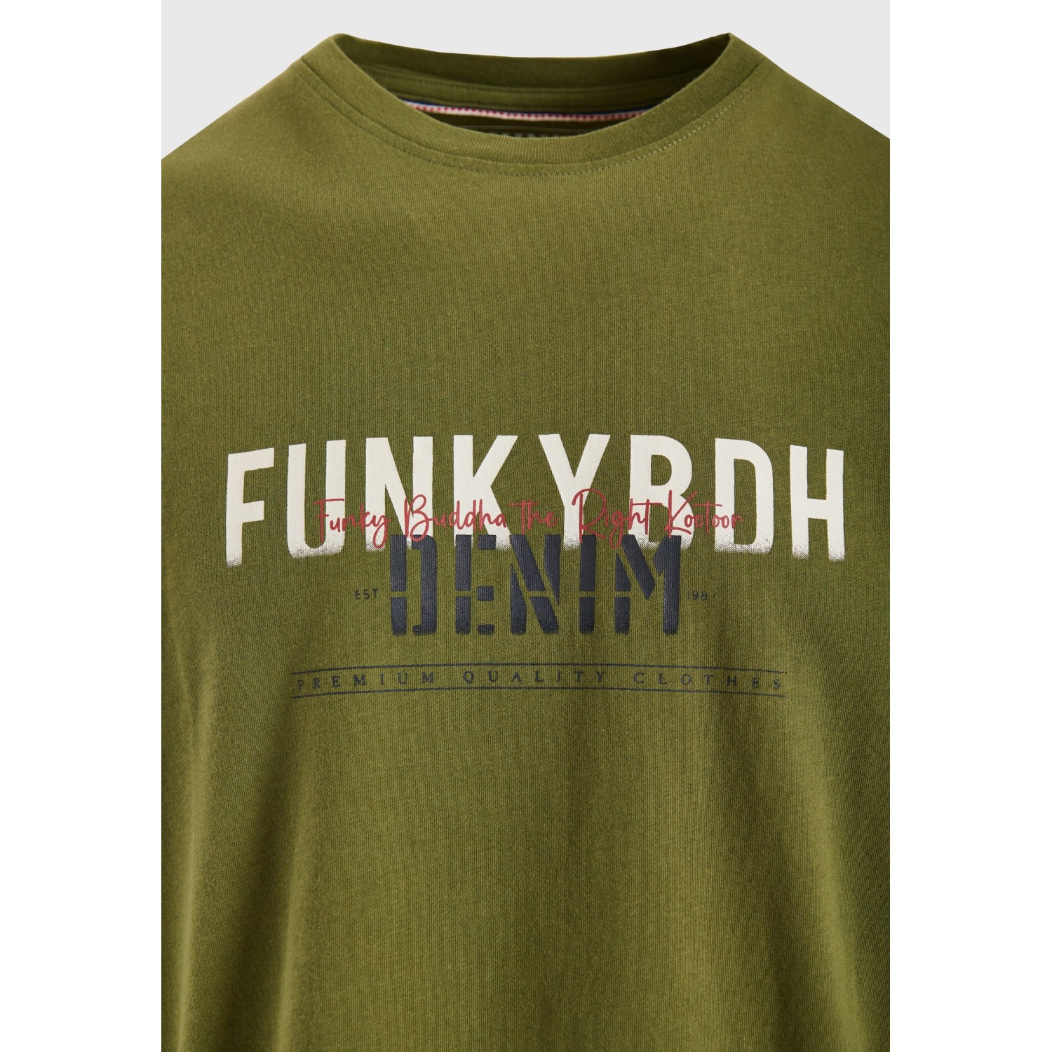 T-shirt με faded τύπωμα στο στήθος
