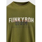 T-shirt με faded τύπωμα στο στήθος