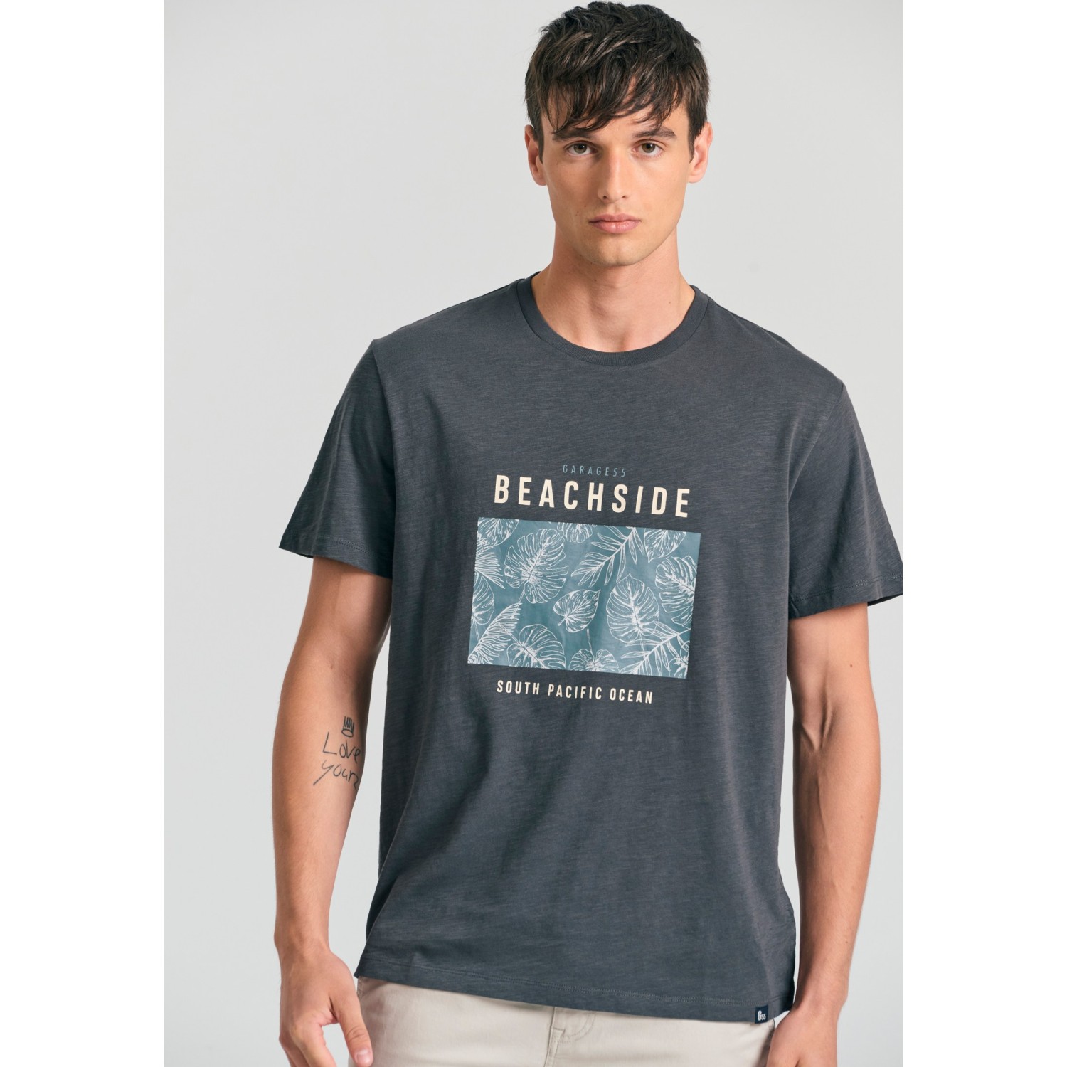 T-shirt με frame τύπωμα στο στήθος Garage 55.