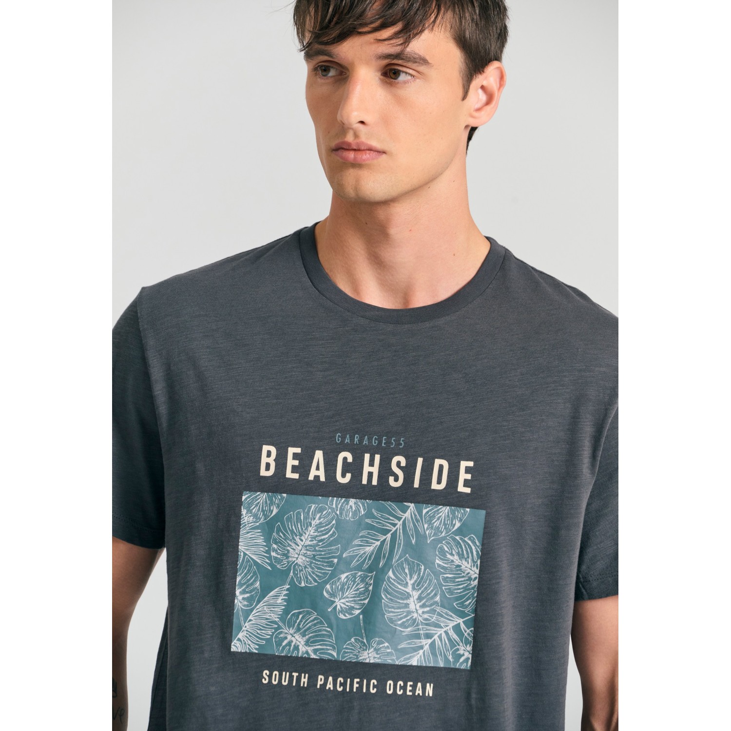 T-shirt με frame τύπωμα στο στήθος Garage 55.