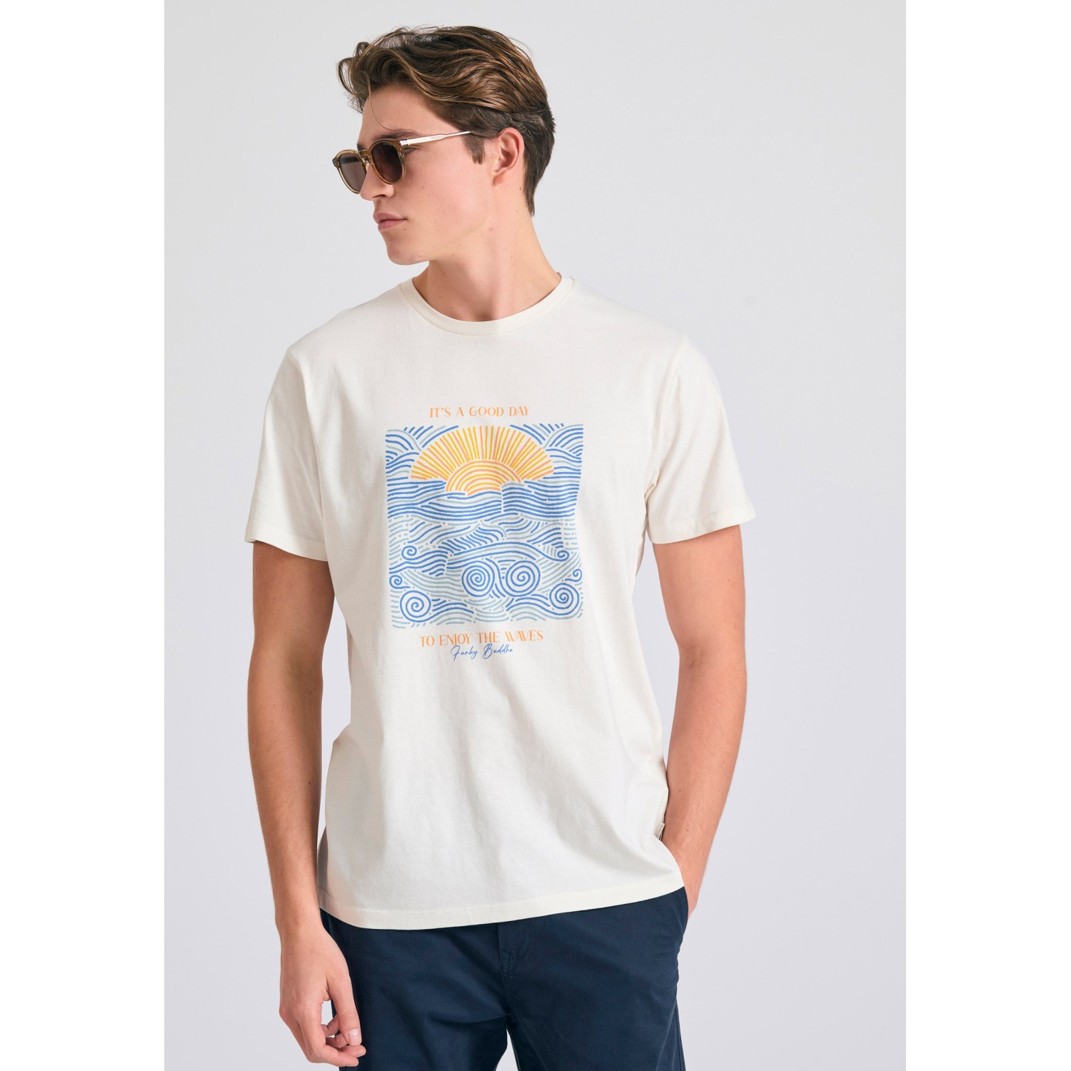 T-shirt με graphic τύπωμα στο στήθος