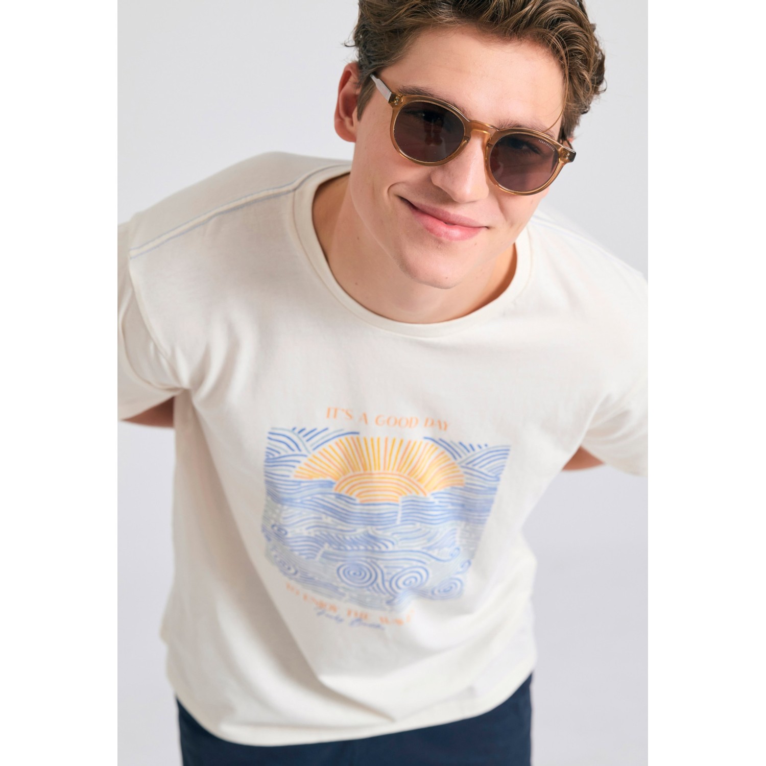 T-shirt με graphic τύπωμα στο στήθος