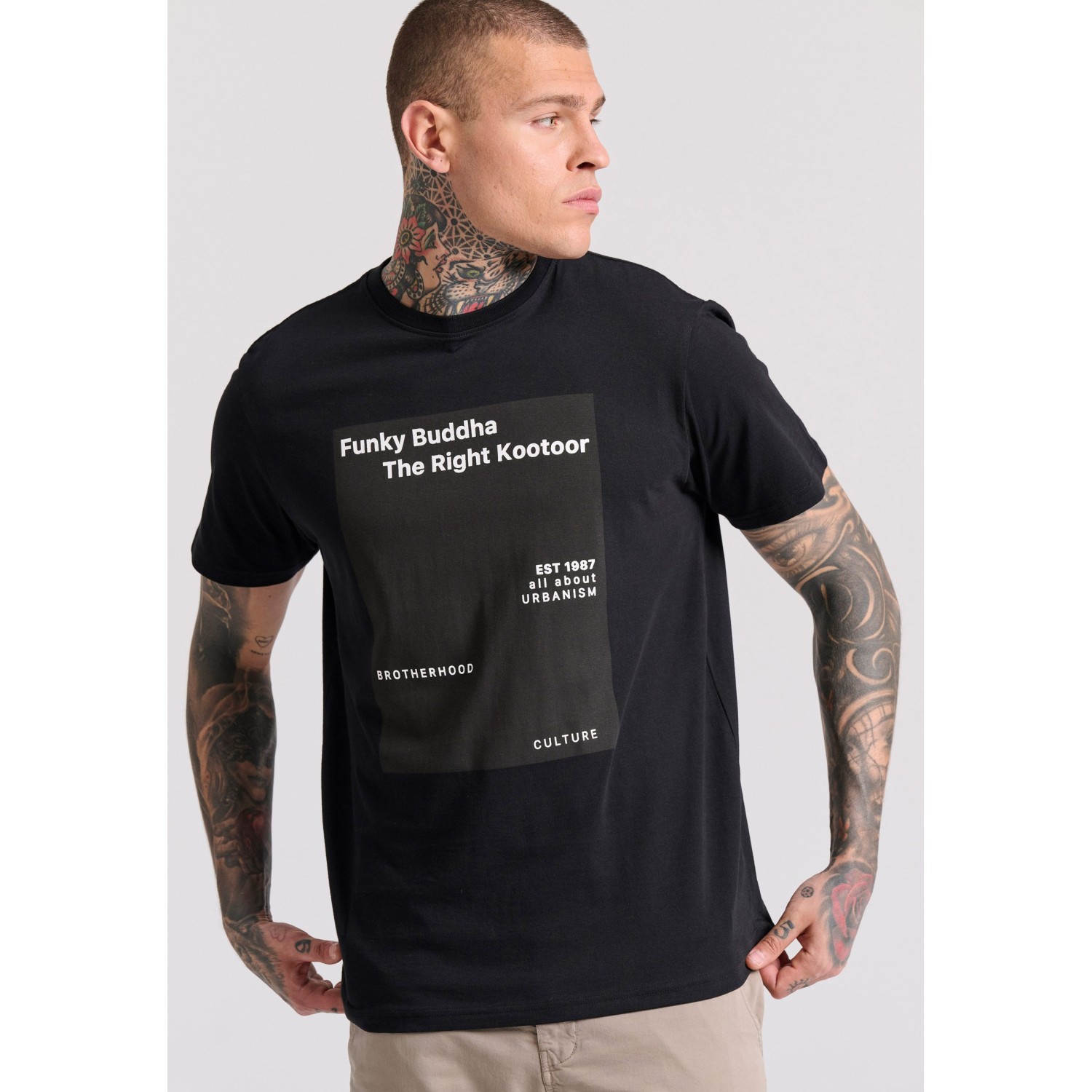 T-shirt με minimal branded τύπωμα T-shirt με minimal branded τύπωμα