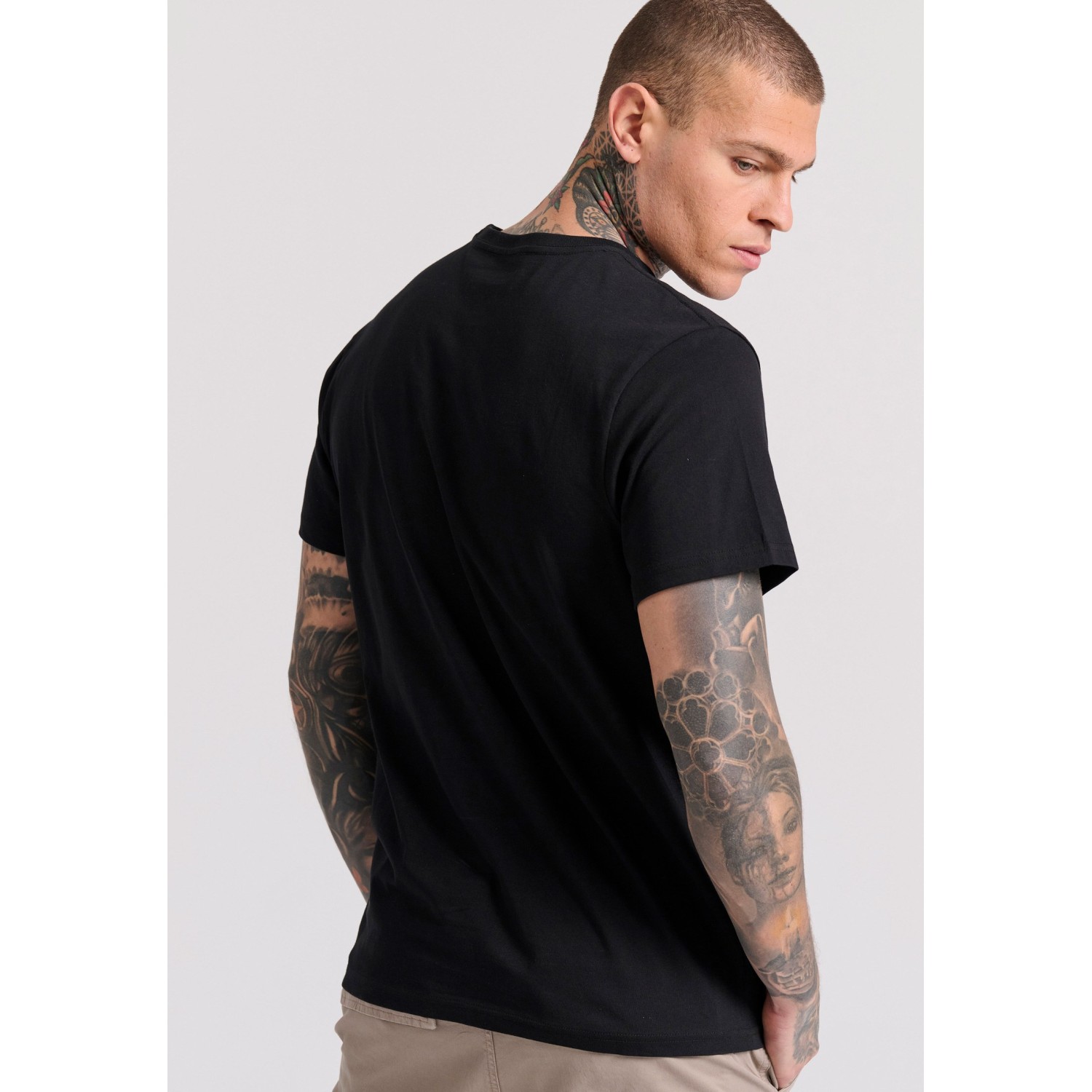 T-shirt με minimal branded τύπωμα T-shirt με minimal branded τύπωμα
