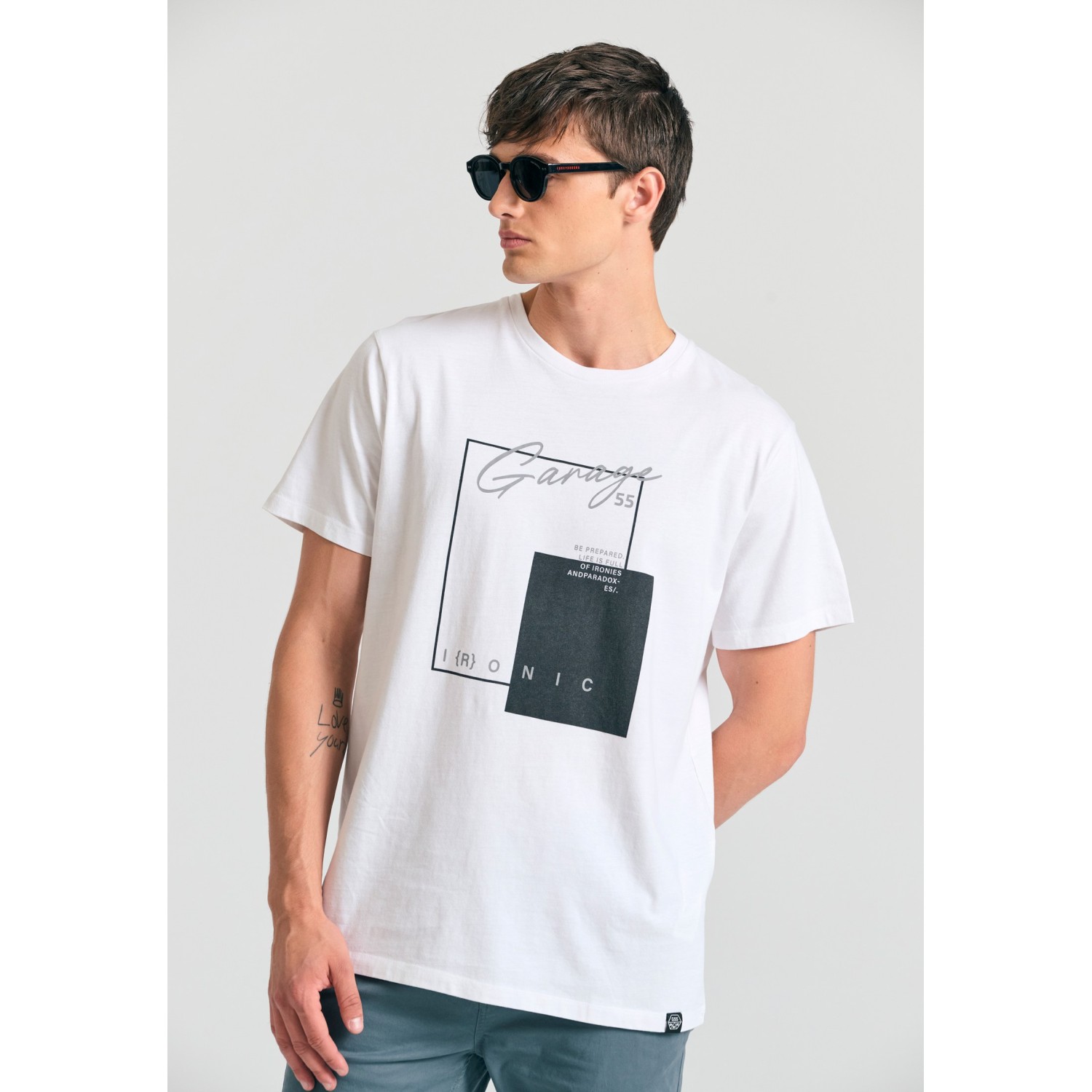 T-shirt με minimal τύπωμα Garage 55.