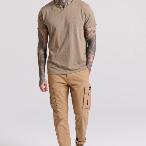 T-shirt με λαιμό henley και raw cuts - The essenti T-shirt με λαιμό henley και raw cuts - The essenti